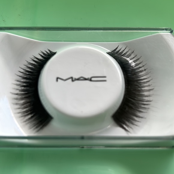 Mac Lashes . Brand new - Picture 2 of 3